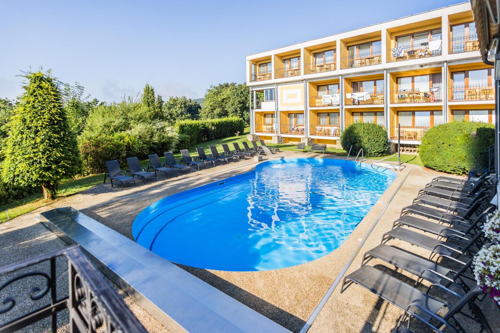 Lazensky A Wellness Hotel Nivamare Luhačovice Kültér fotó