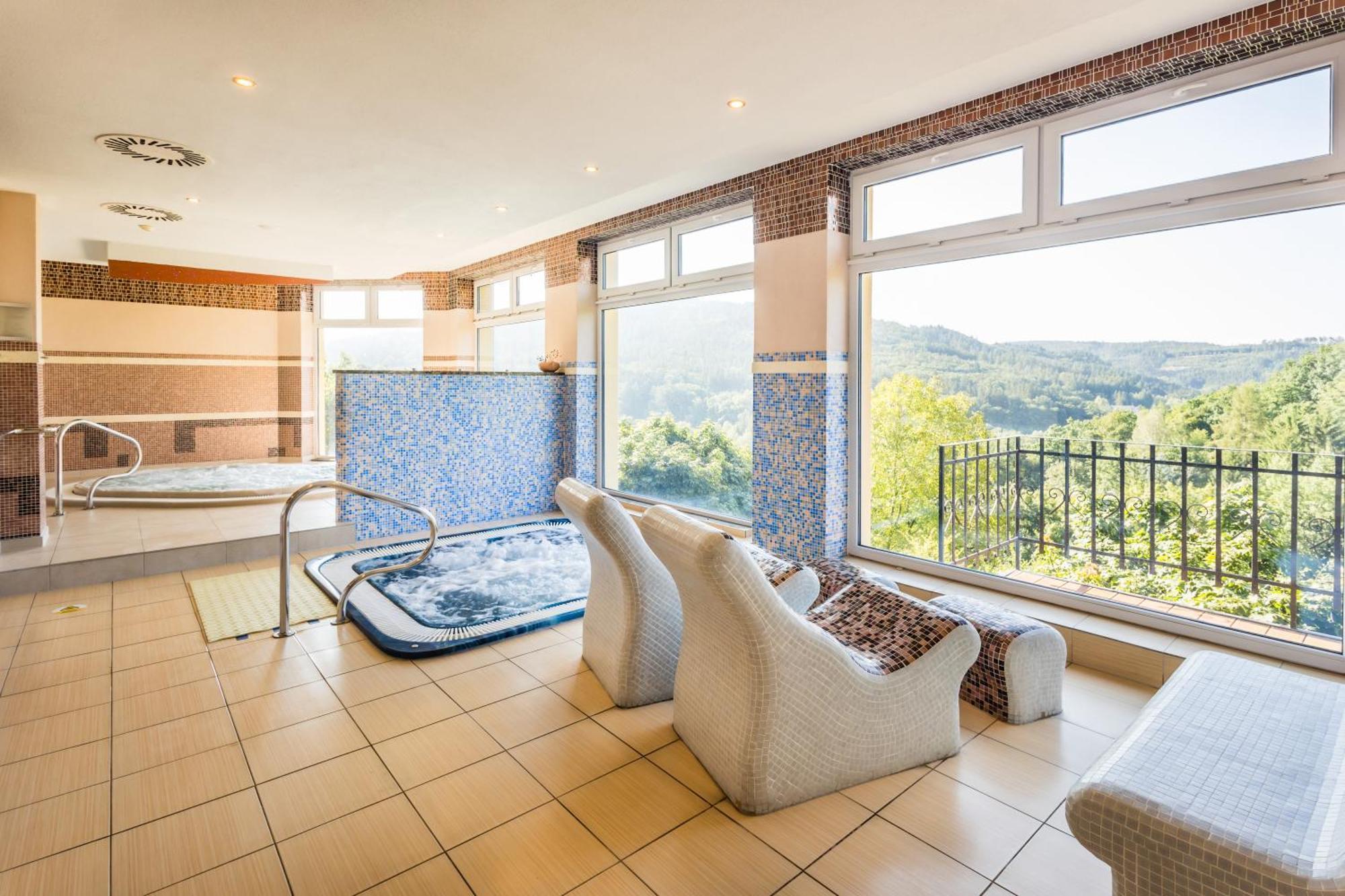 Lazensky A Wellness Hotel Nivamare Luhačovice Kültér fotó